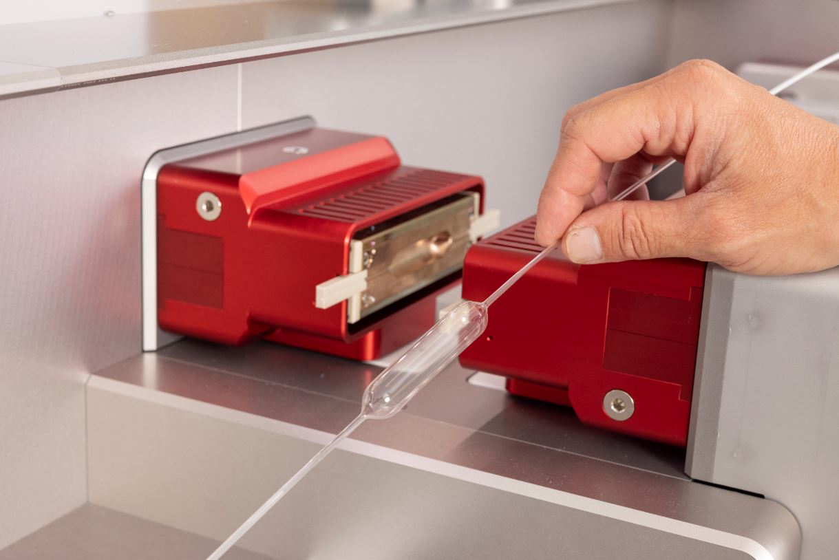 Split mold balloon forming machine BFMS500S2 Syneo • Medical